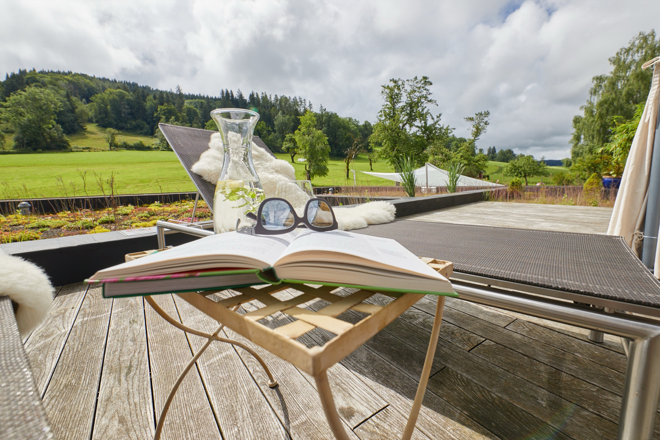 Lesestunde auf der Terrasse